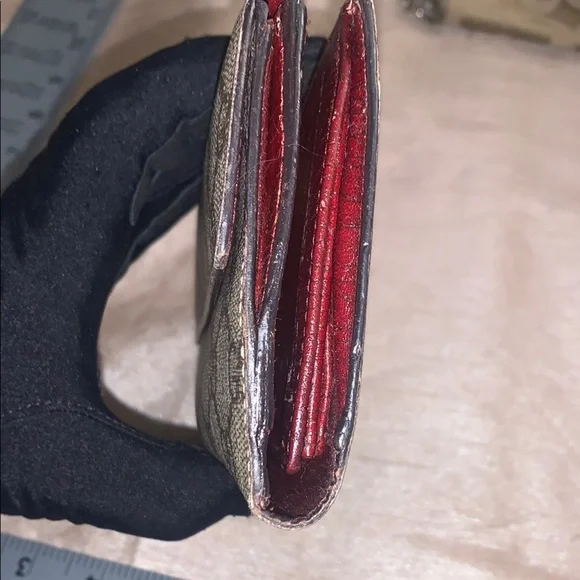 Gucci Tan coated canvas wallet  Signature Monogram Great condition authentic - Picture 3 of 15